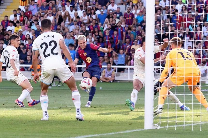 Raphinha's hat-trick leads Barcelona to a dominant 7-0 victory over Valladolid