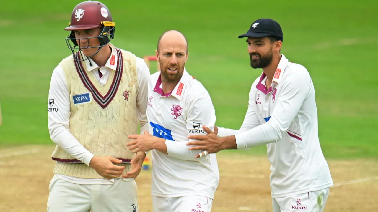 Somerset dares to dream with Jack Leach's dozen