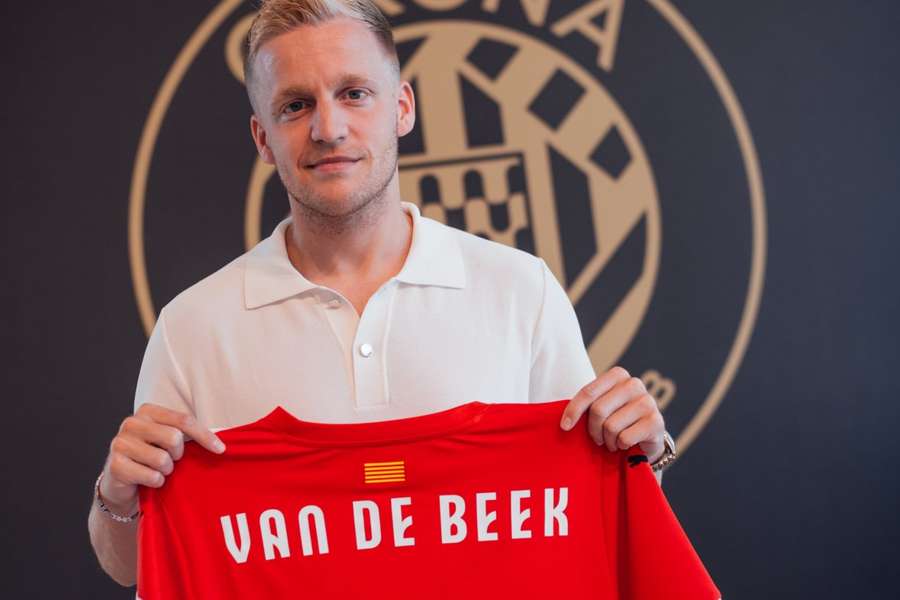 Van de Beek thankful for Girona support: Contemplated quitting Man Utd, admits Carlos Volcano